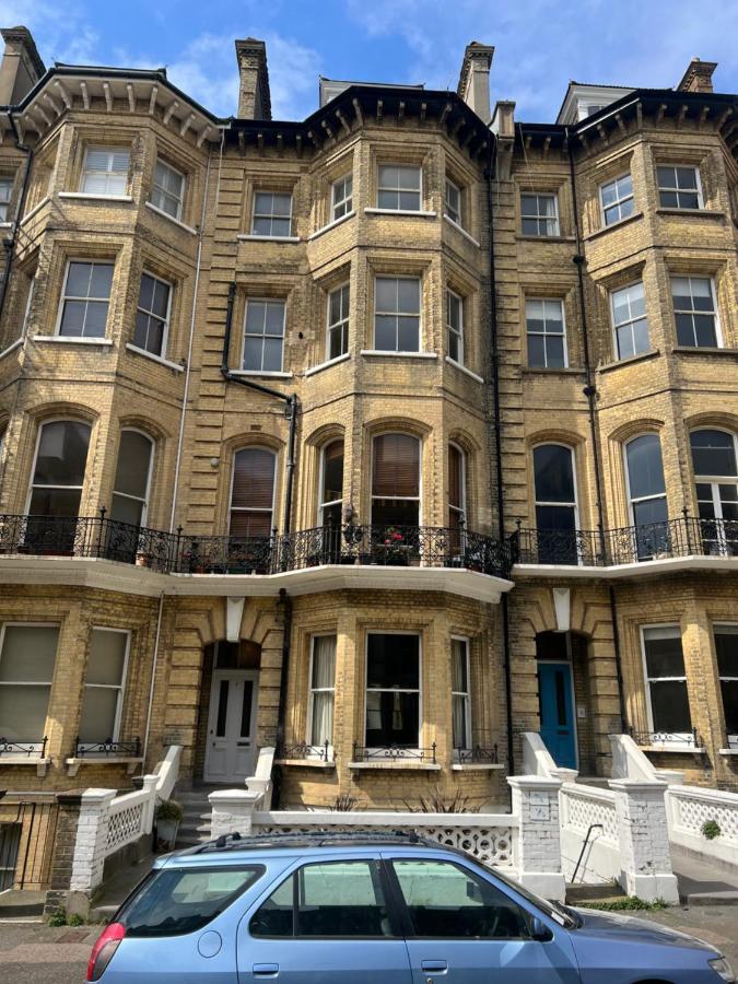 Spacious Sea View Apartment Brighton