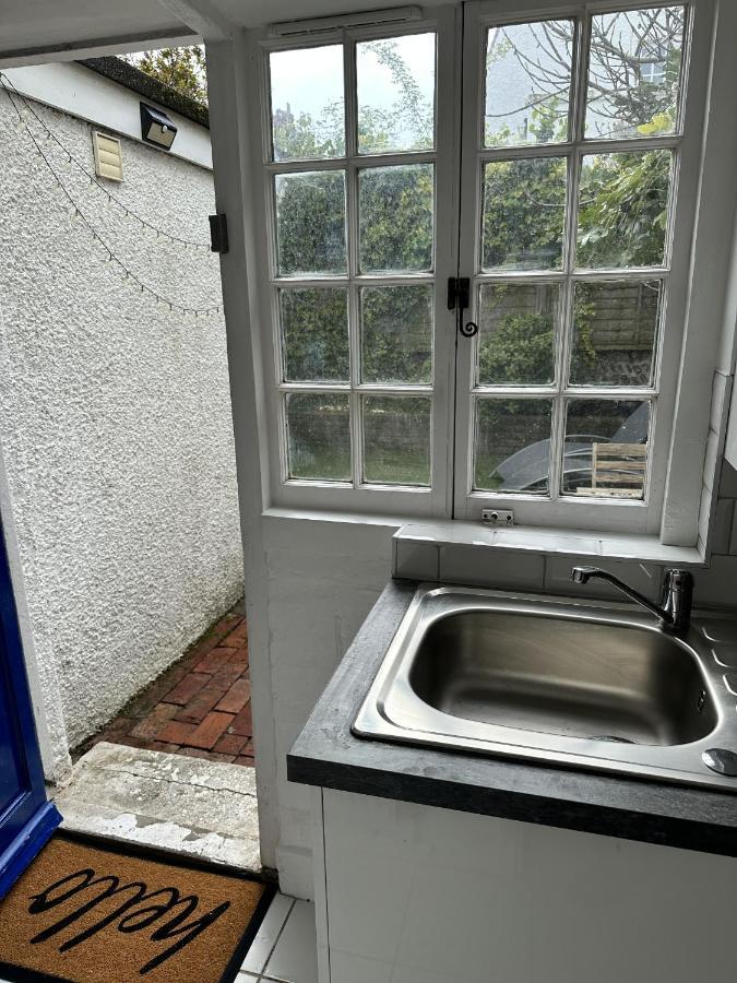 Amazing Apartment, Private Garden, Off Street Parking * Brighton