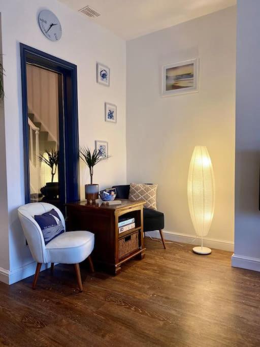 Stylish Coastal In The Centre Of
