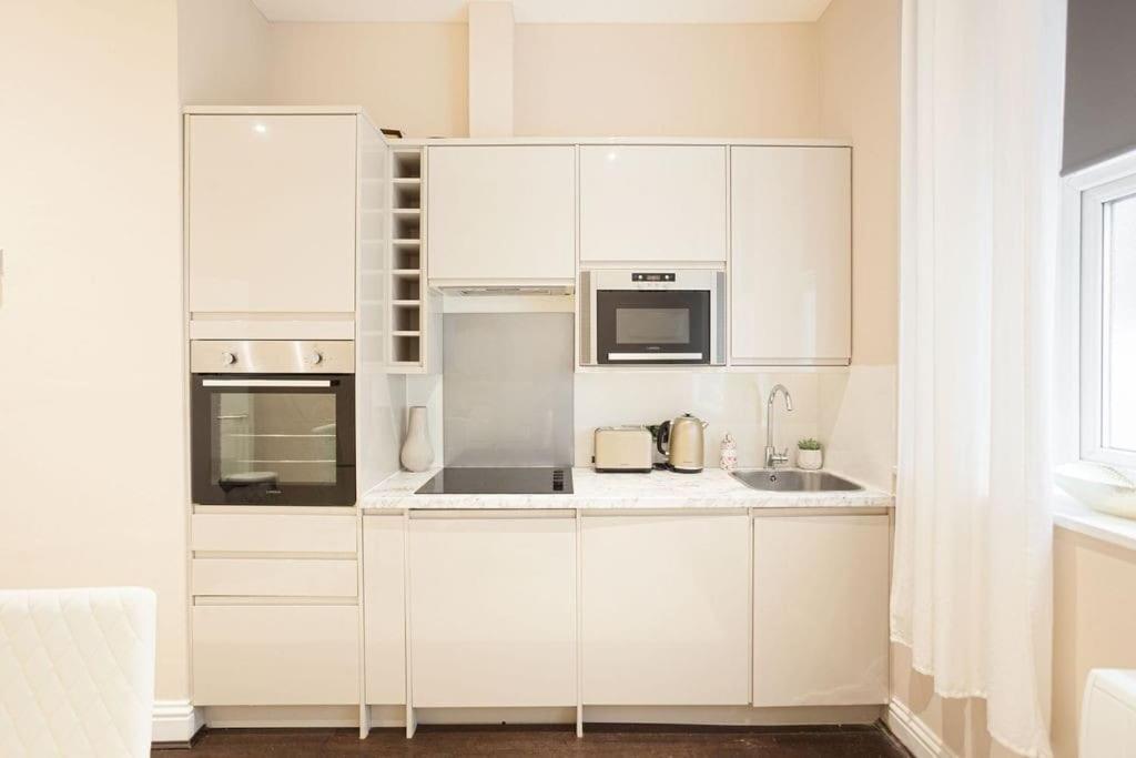 Beautifully Decorated Centrally Located 2 Bed Flat Apartment Brighton