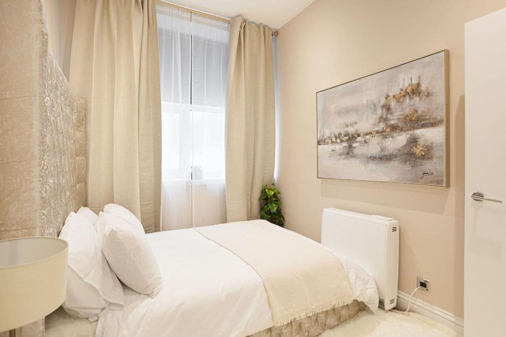 Apartment Beautifully Decorated Centrally Located 2 Bed Flat Brighton