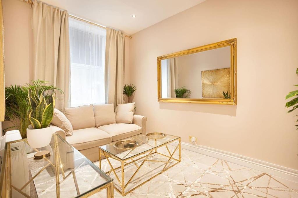 Beautifully Decorated Centrally Located 2 Bed Flat Brighton