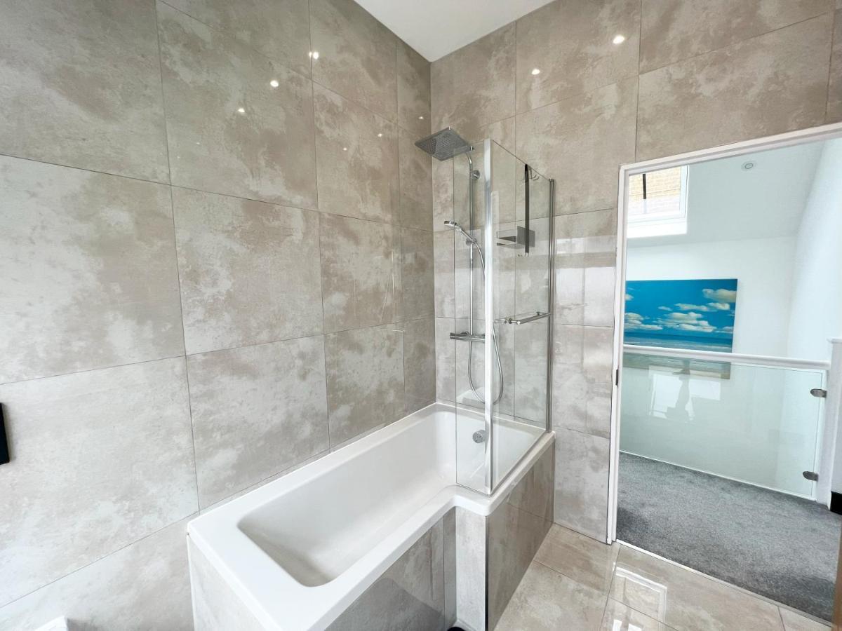 Luxury Modern Private In