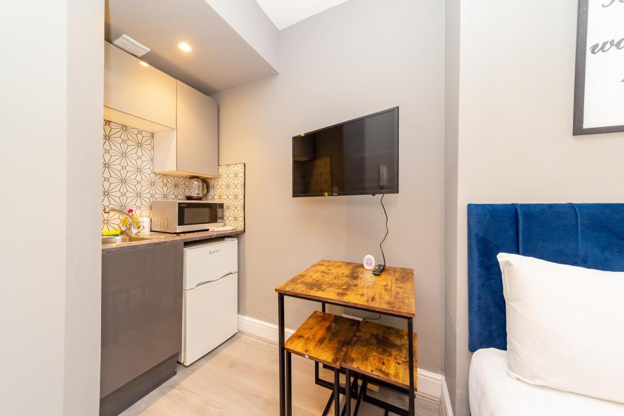 Apartment Modern Studio Next To Beach I Smart Tv I King Size Bed *