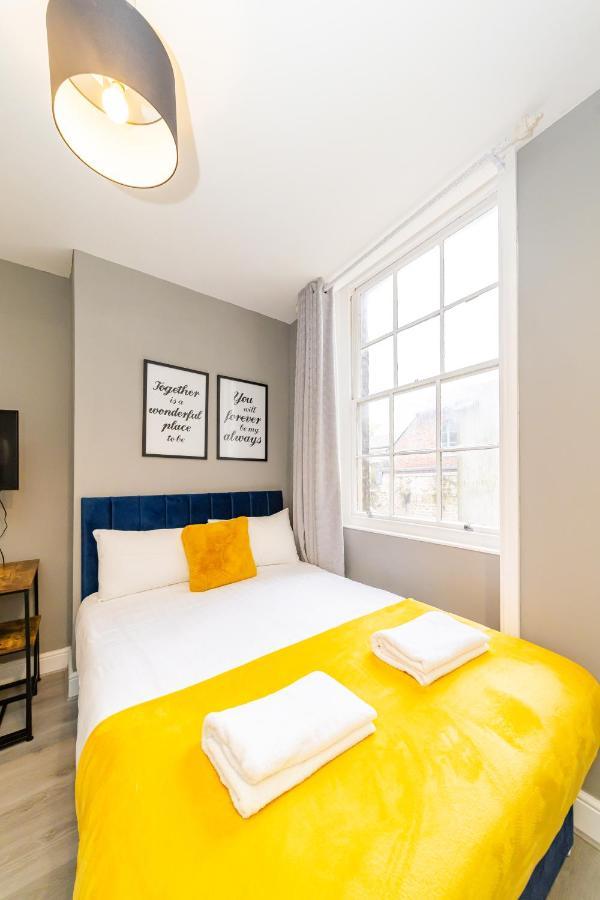 Modern Studio Next To Beach I Smart Tv I King Size Bed