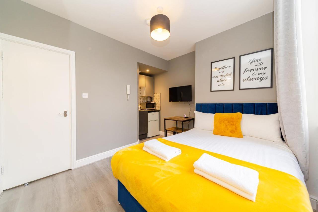 Apartment Modern Studio Next To Beach I Smart Tv I King Size Bed