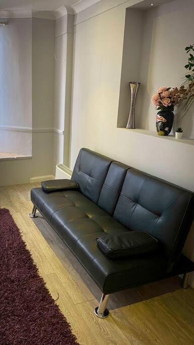 The Nash - One Minute Walk To Beach Apartment