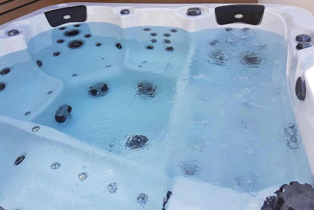The Parlour With Hot Tub Brighton