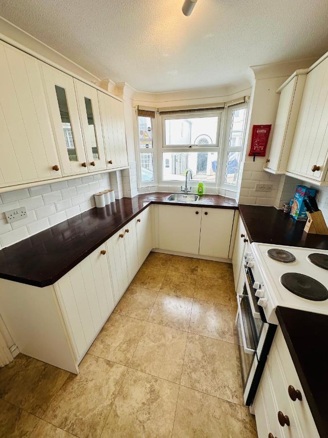 Place2stay Free Parking 3 Bed House Holiday home *