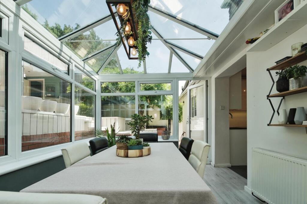 5 Bedroom In With Hot Tub *