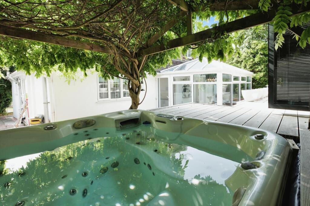 5 Bedroom In With Hot Tub *
