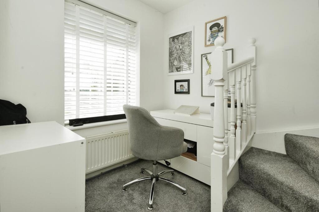5 Bedroom In With Hot Tub Holiday home Brighton