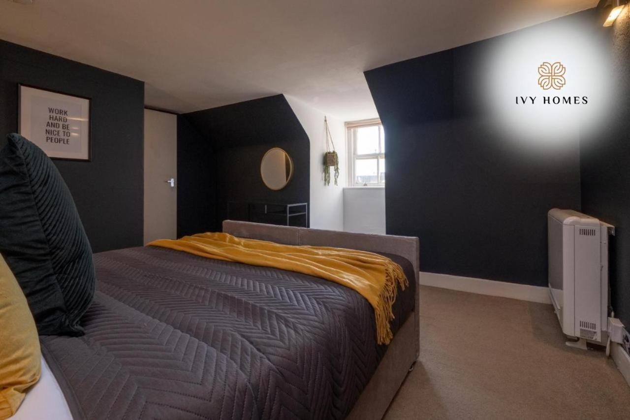 Super 3br Close To North Lanes And Shopping Centre Apartment