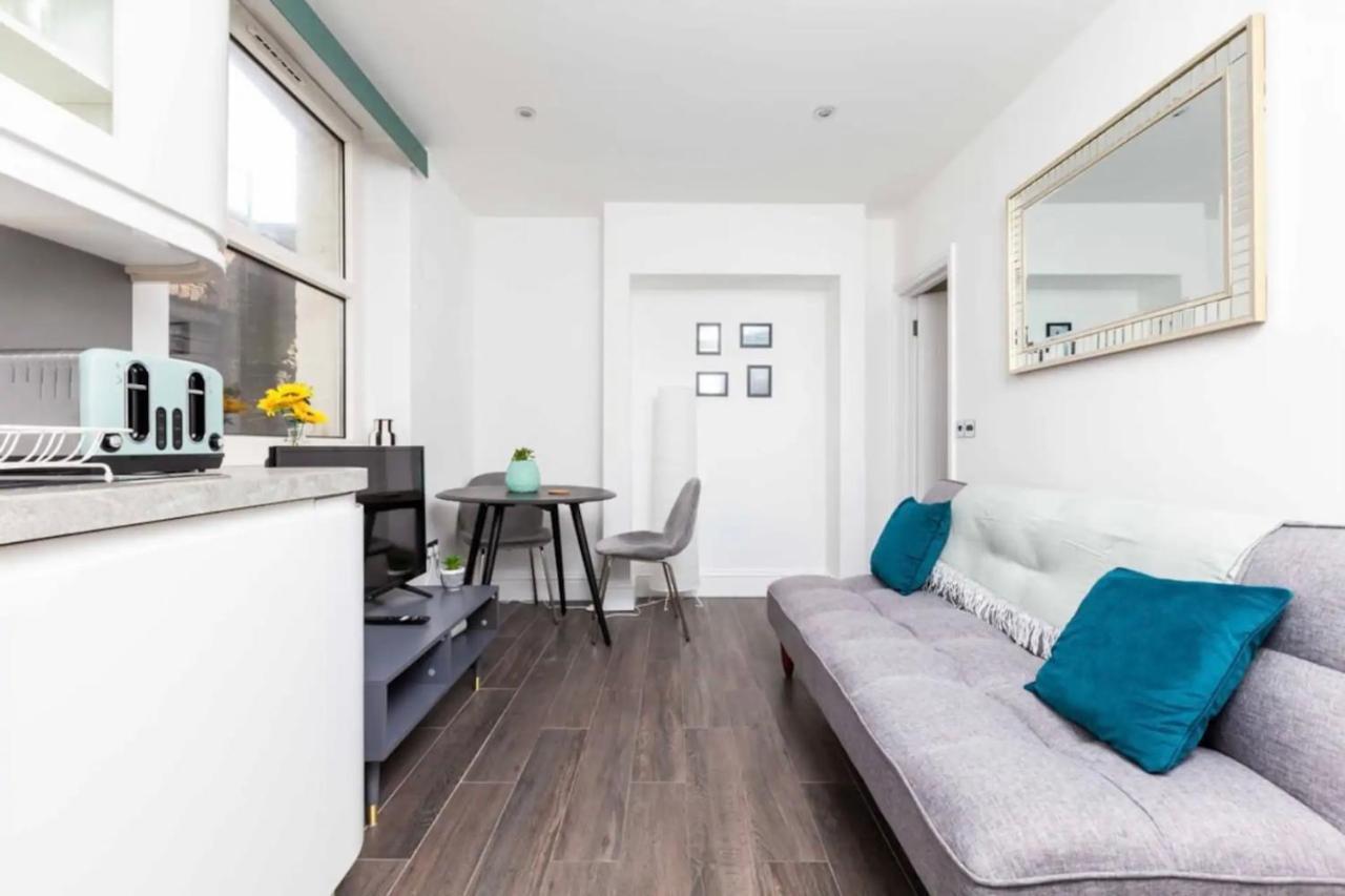 Relaxing Oasis By The Sea - Double And Sofa Bed Apartment *
