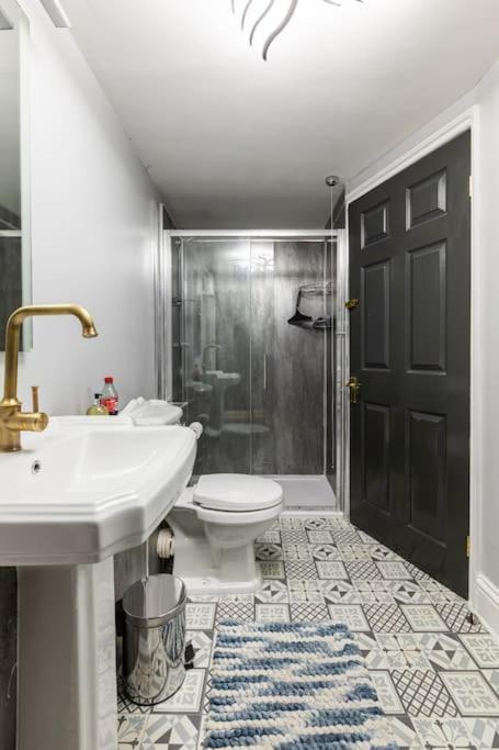 Basement Flat, Regency Square Apartment