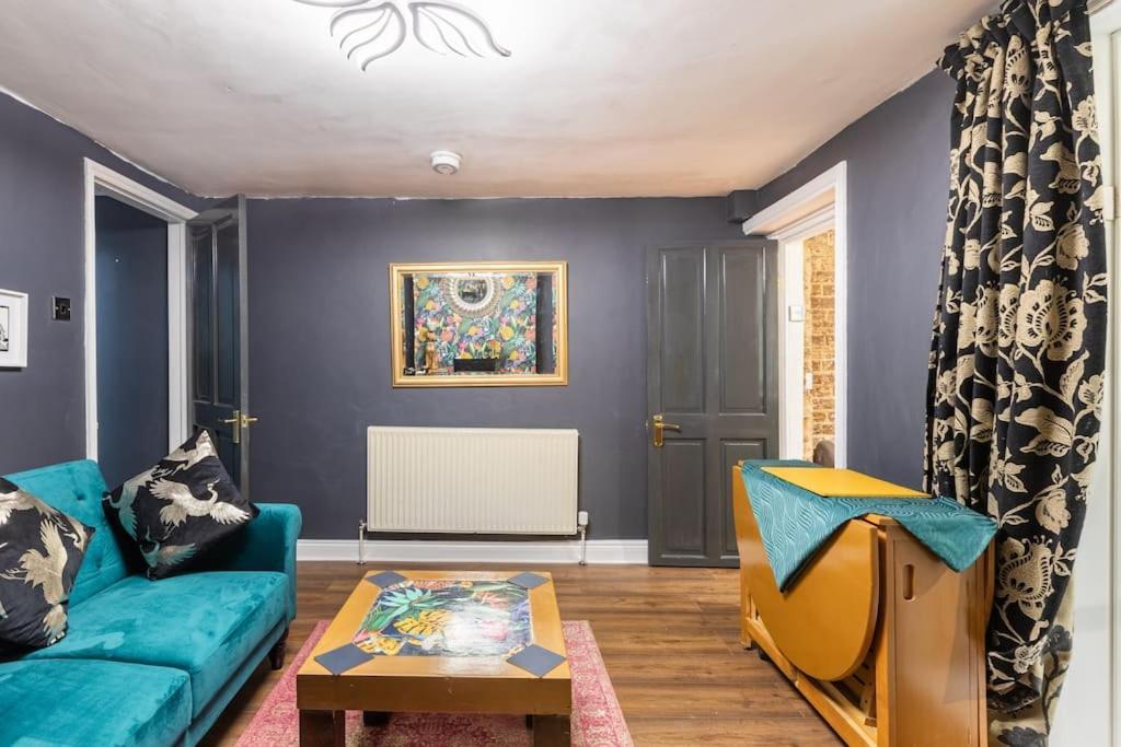 Apartment Basement Flat, Regency Square