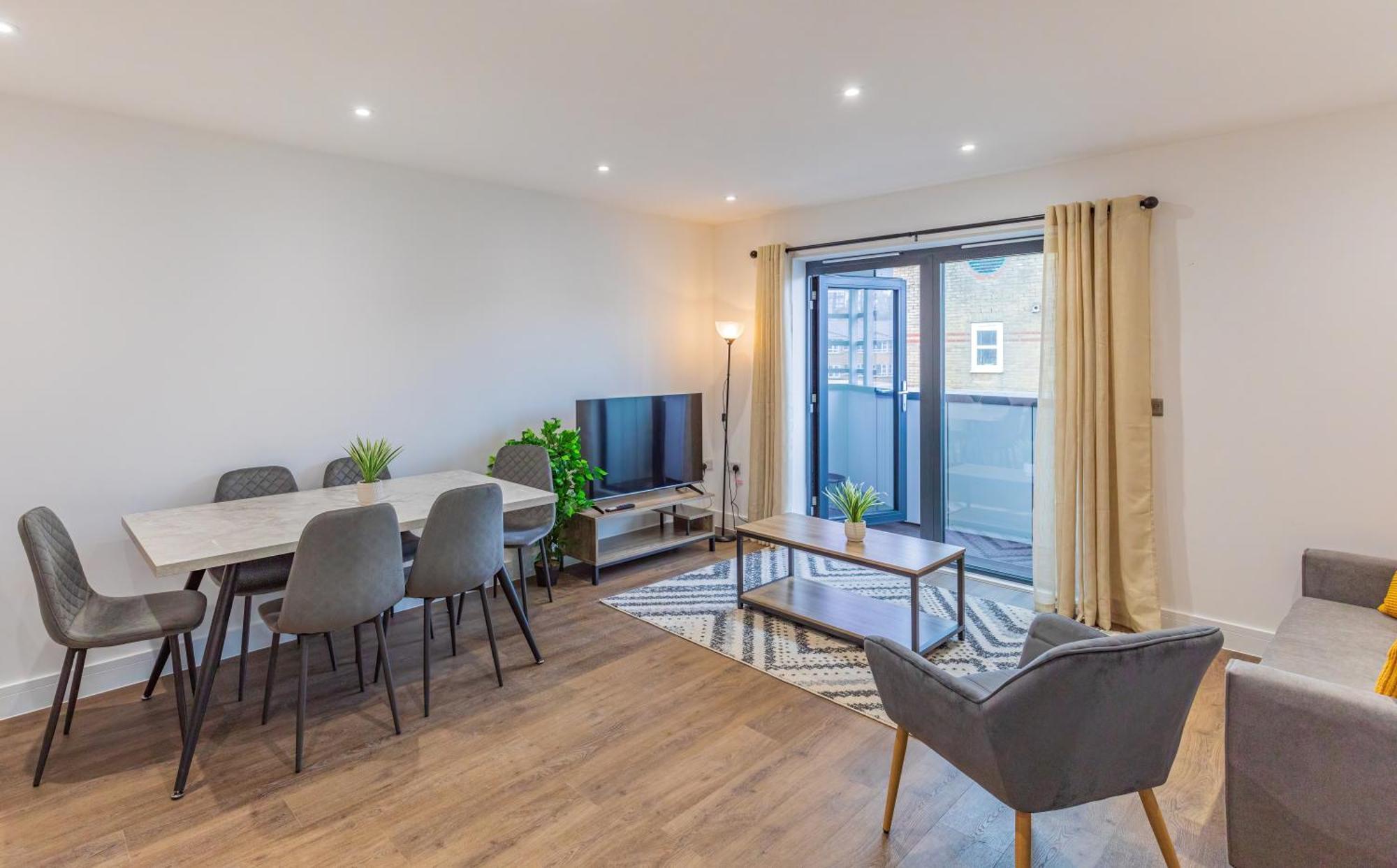 2 Bed 2 Bath Near College, Beach, Hospital - Long Offers *