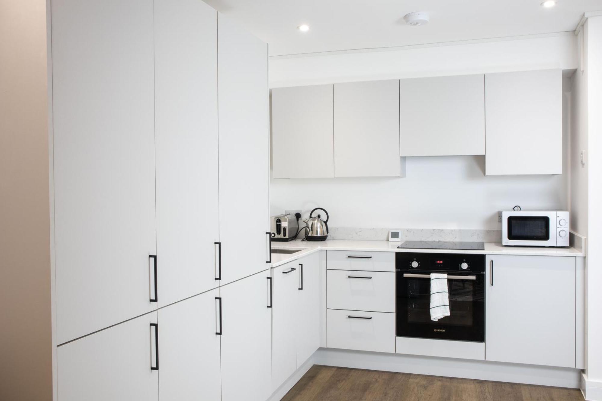 2 Bed 2 Bath Near College, Beach, Hospital - Long Offers Brighton