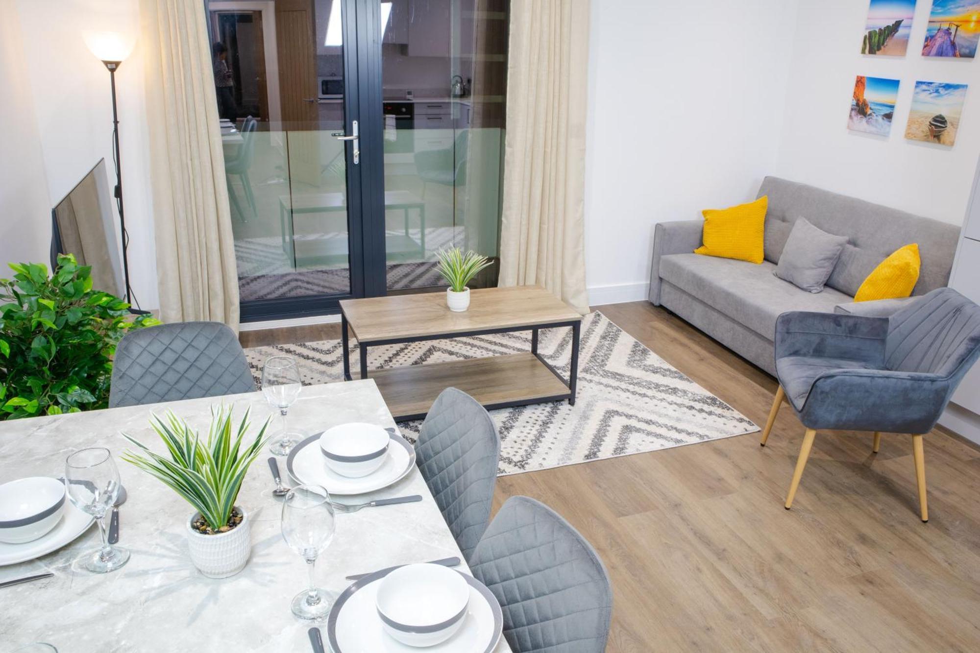 Apartment 2 Bed 2 Bath Near College, Beach, Hospital - Long Offers