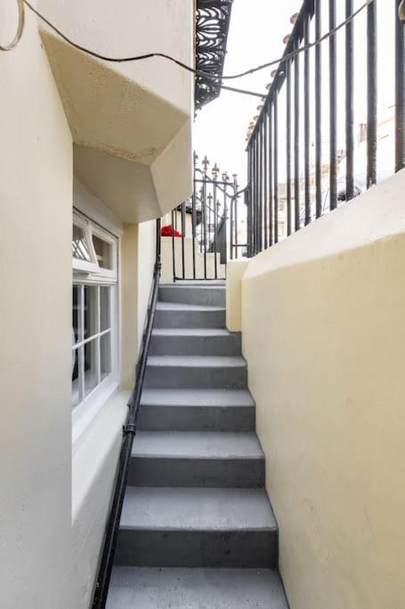 Basement Flat, Regency Square
