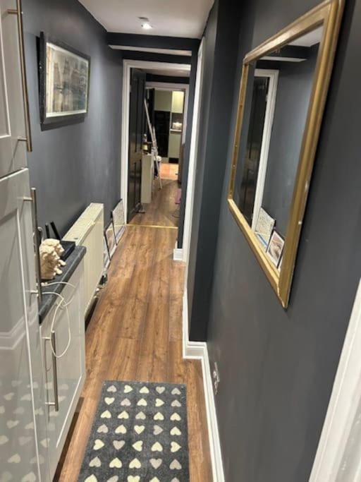 Basement Flat, Regency Square * Brighton