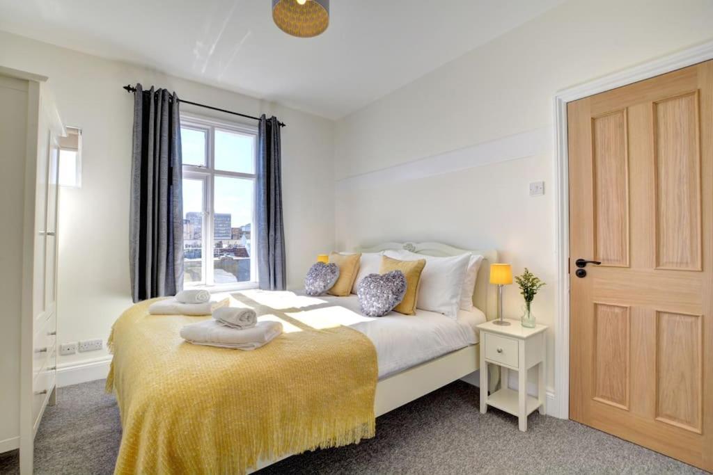 Modern 4 Bedroom Townhouse Perfect Location. Brighton