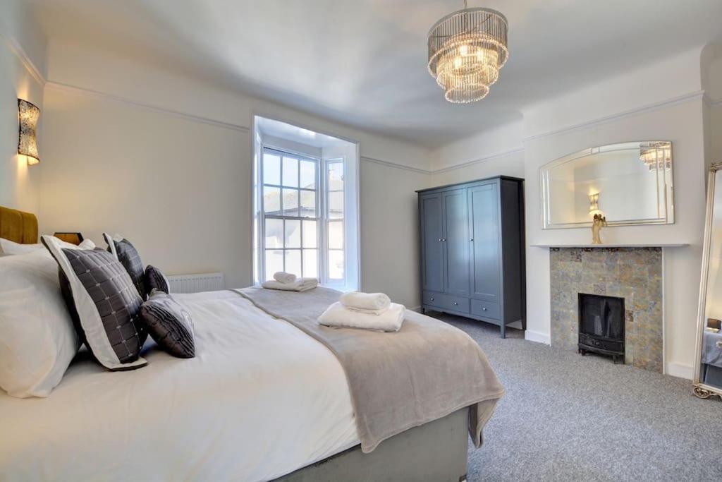 Apartment Modern 4 Bedroom Townhouse Perfect Location. Brighton