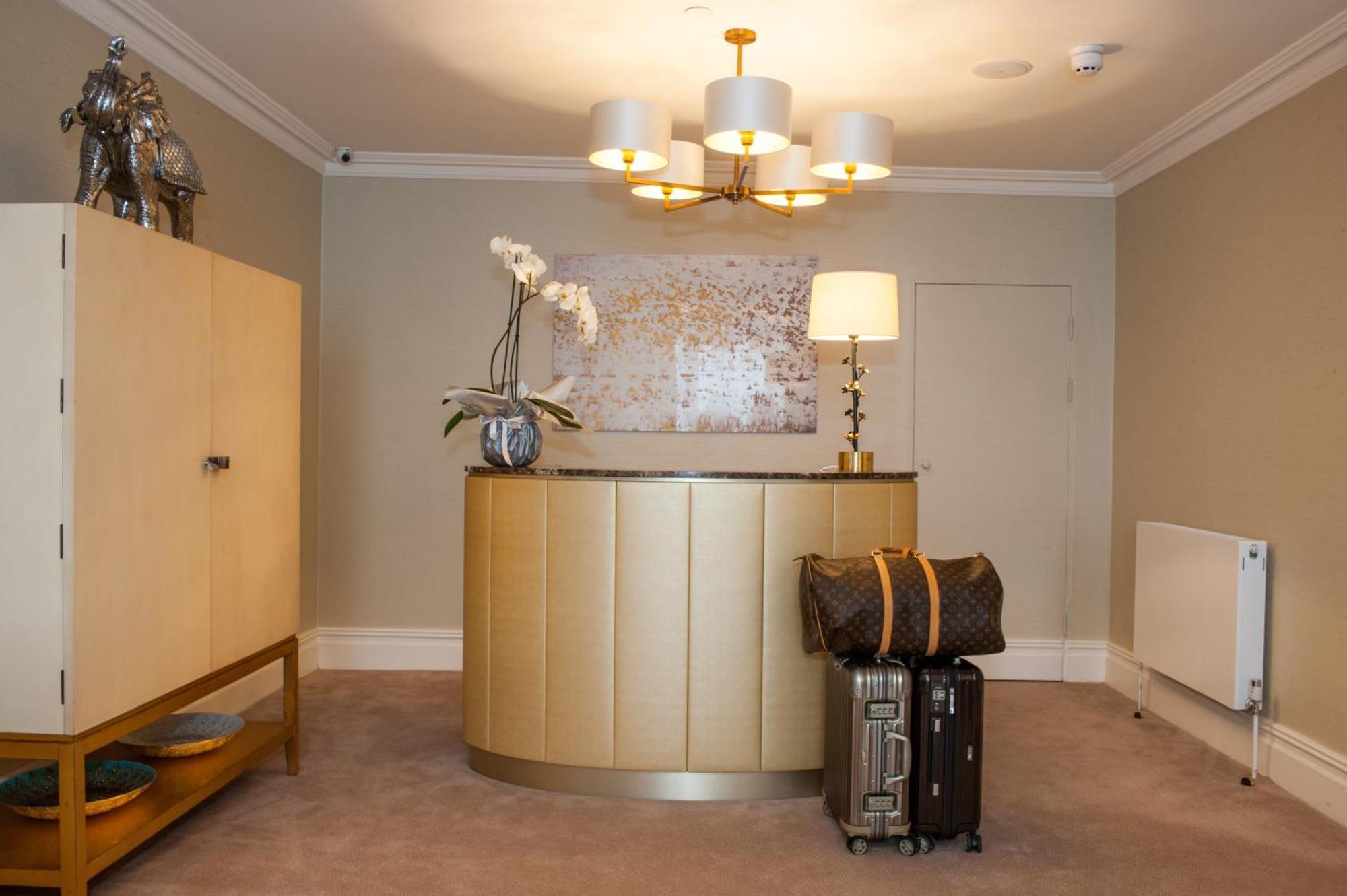 The Charm Boutique & 5*