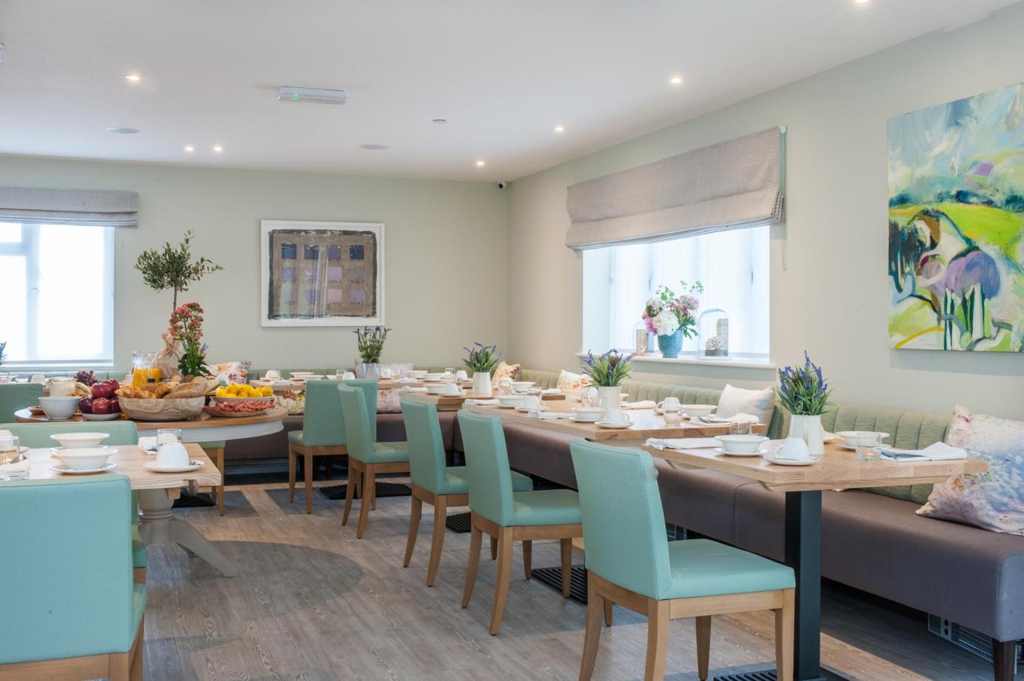 The Charm Boutique & 5*