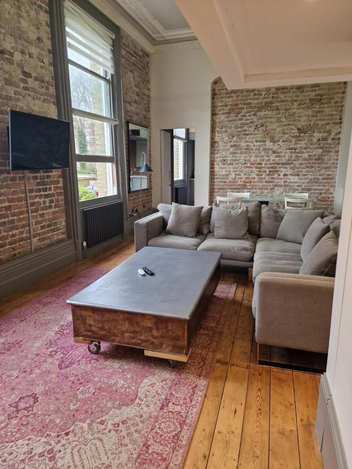 22 Stunning Large Loft - Great Location - Free Onsite Parking - Garden View- Quiet