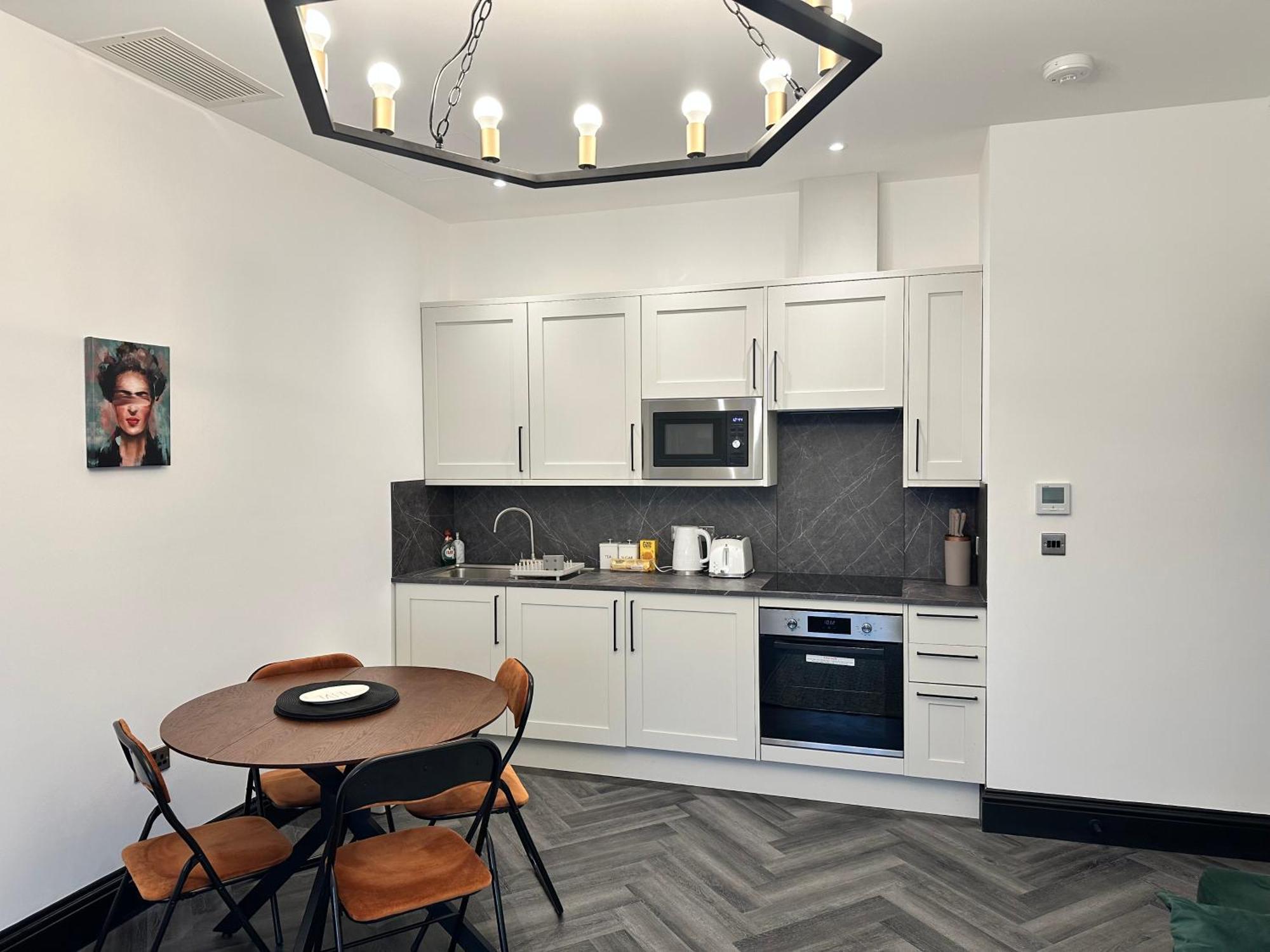 Apartment Luxury In The Lanes- Nearby Beach, Theatre, Pavilion *