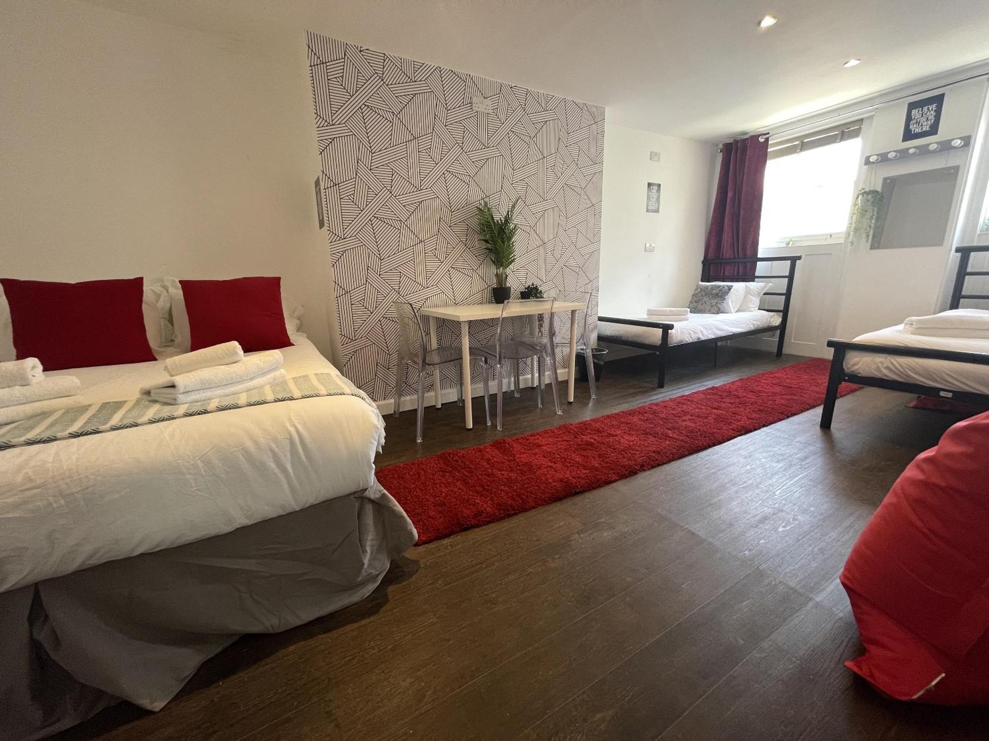 Seafront Party Houses For Hens, Stags & Groups Apartment Brighton