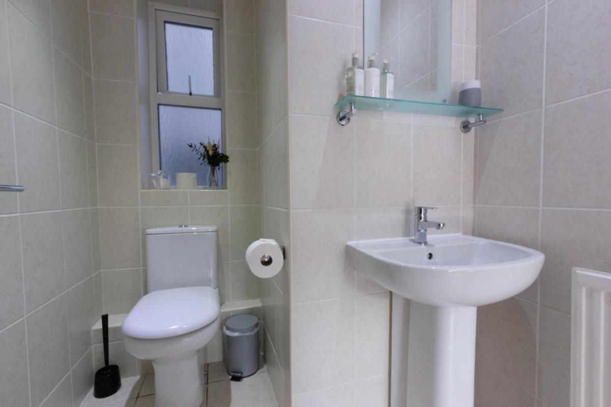 Guest house The White House 4*