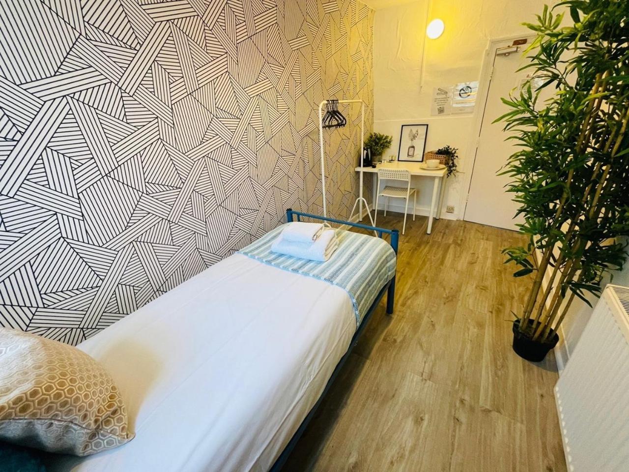Apartment Seafront Party Houses For Hens, Stags & Groups Brighton