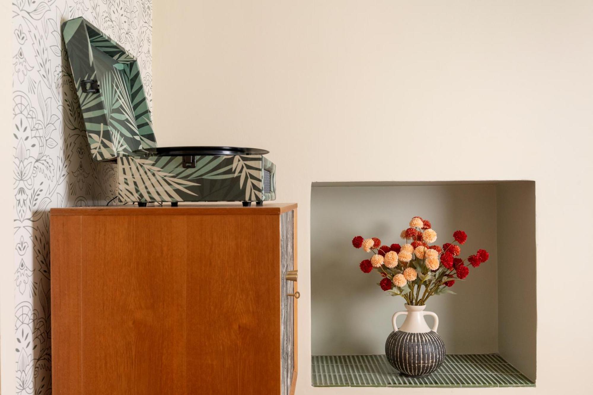 The Lorelei Chic Urban Retreat With Terrace In Apartment