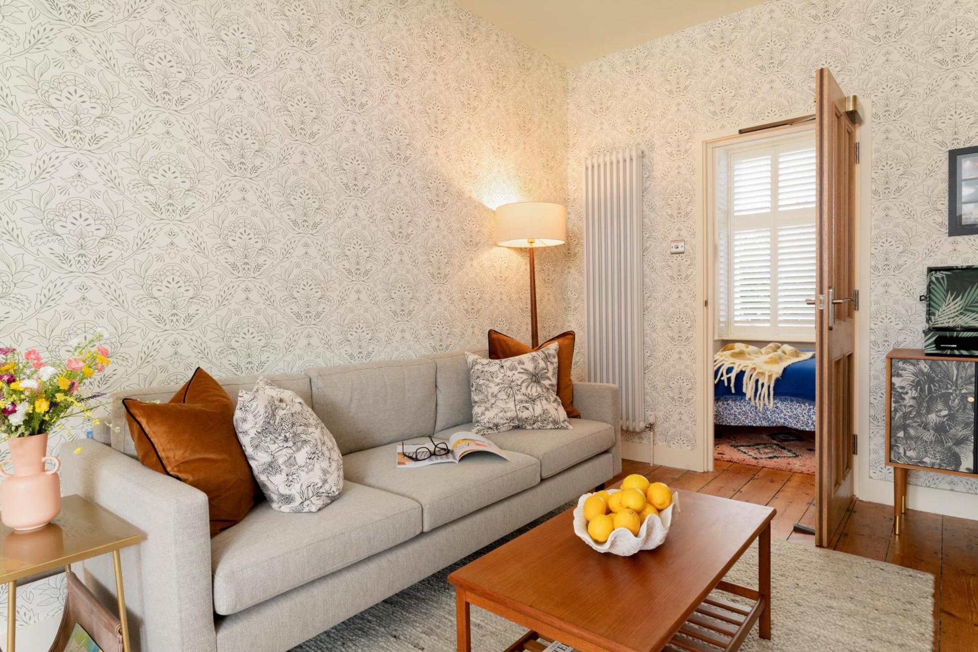 The Lorelei Chic Urban Retreat With Terrace In Apartment Brighton