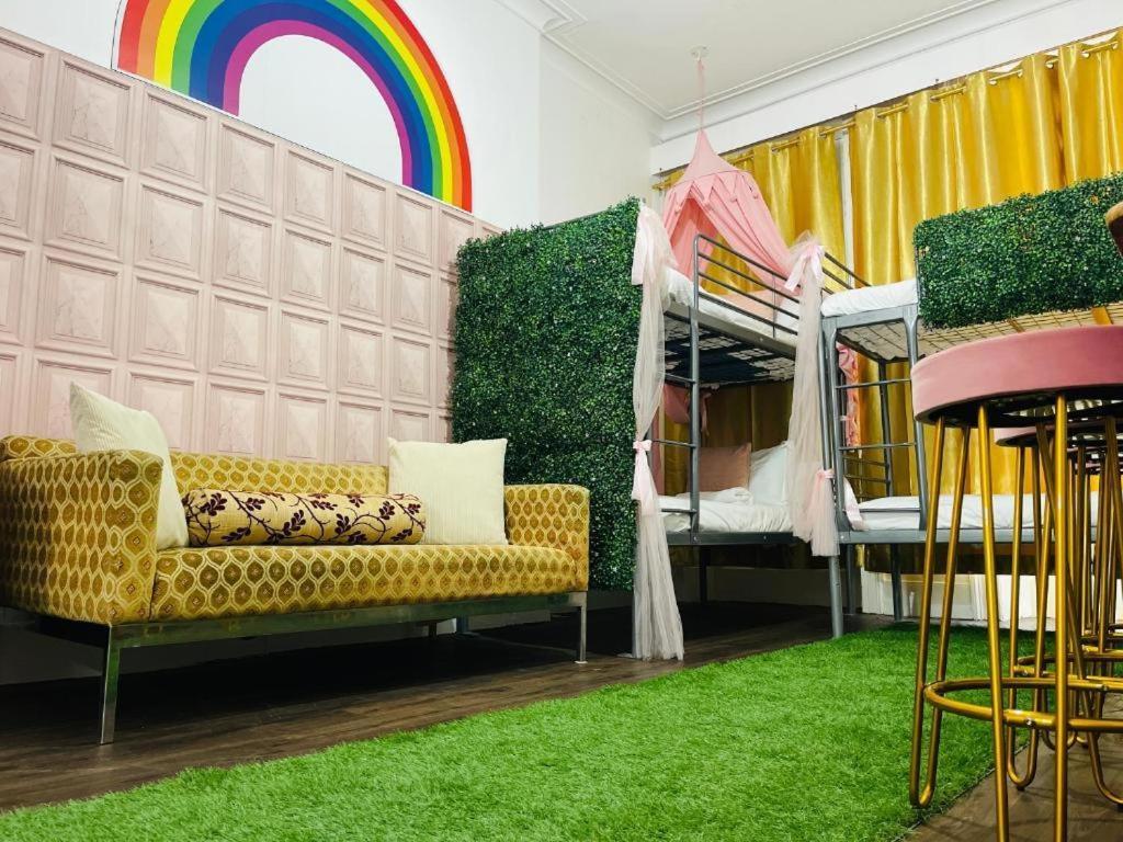 Apartment Seafront Party Houses For Hens, Stags & Groups Brighton