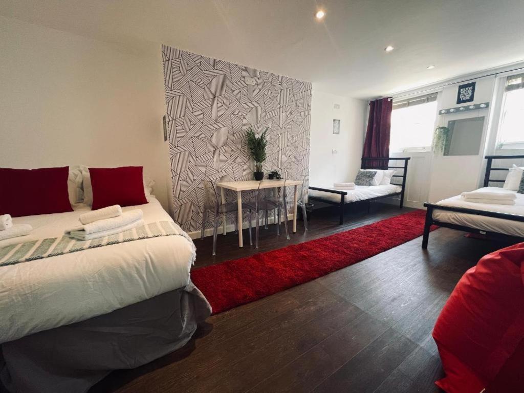 Apartment Seafront Party Houses For Hens, Stags & Groups *