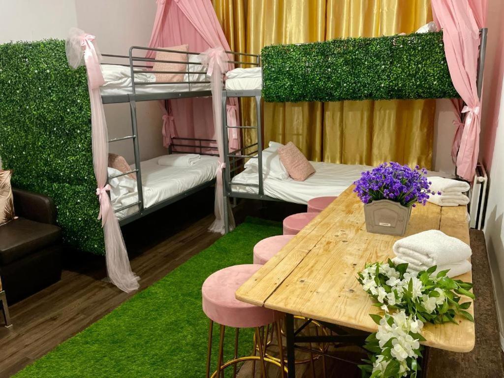 Seafront Party Houses For Hens, Stags & Groups Apartment *
