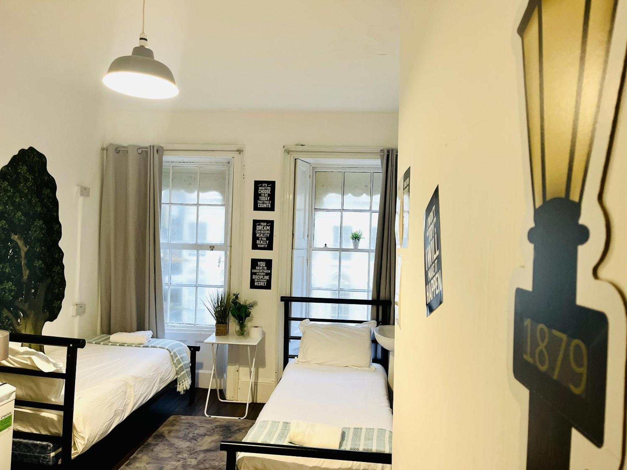 Seafront Party Houses For Hens, Stags & Groups * Brighton