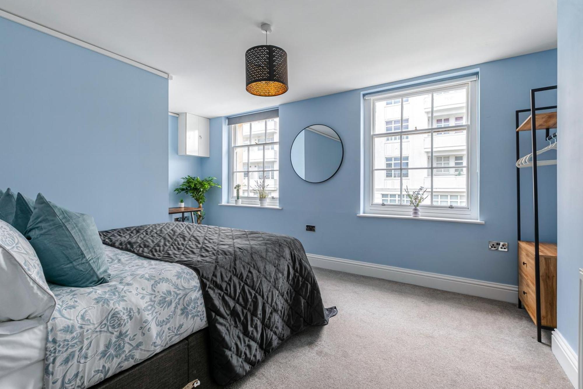 Central-few Steps From Beach * Brighton