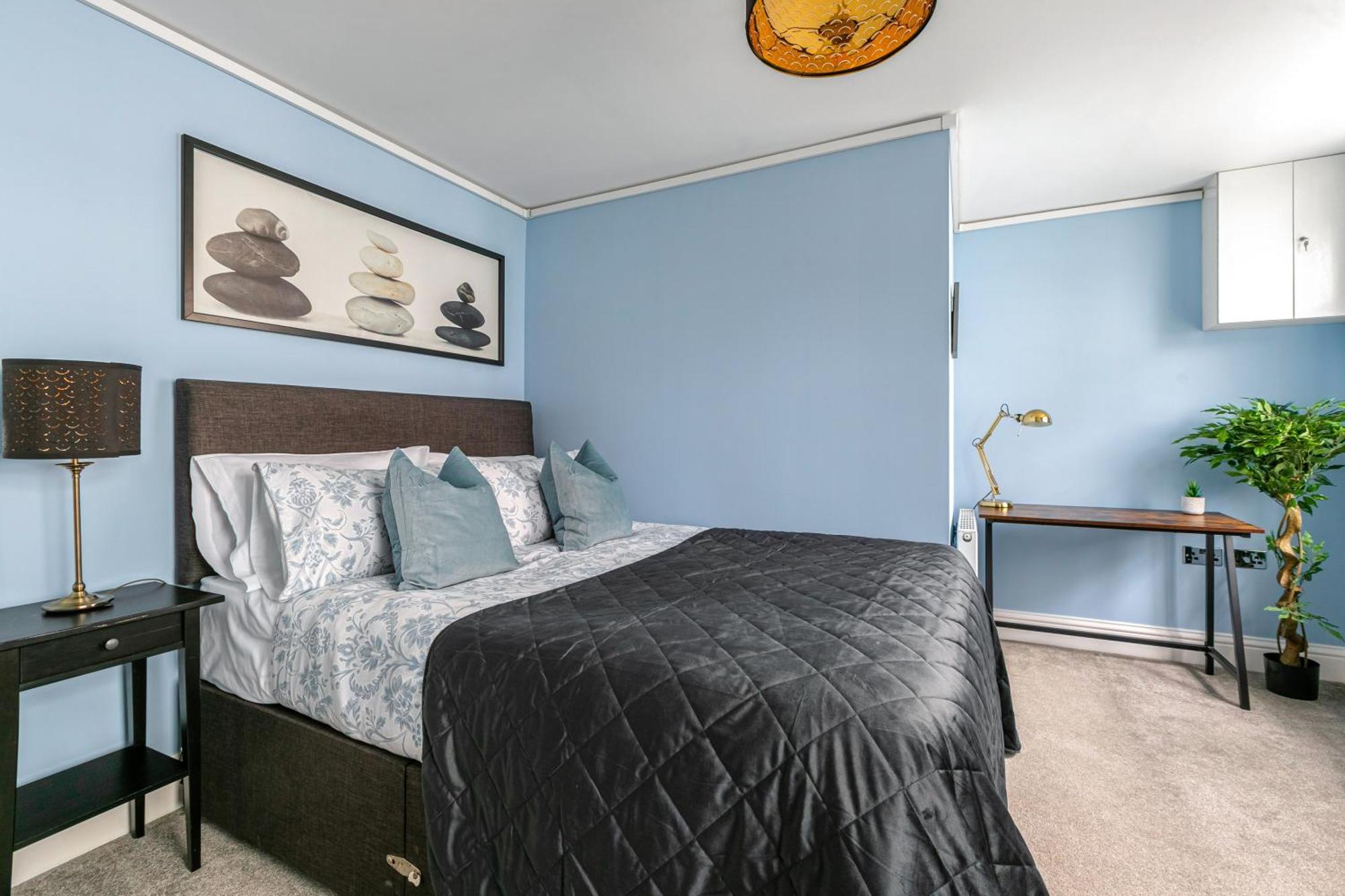 Central-few Steps From Beach Apartment *