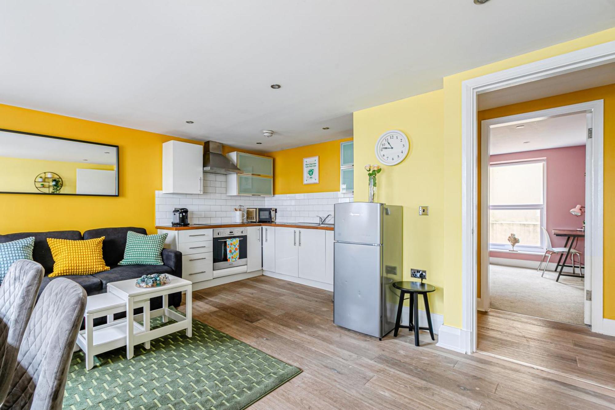 Central-few Steps From Beach Apartment *