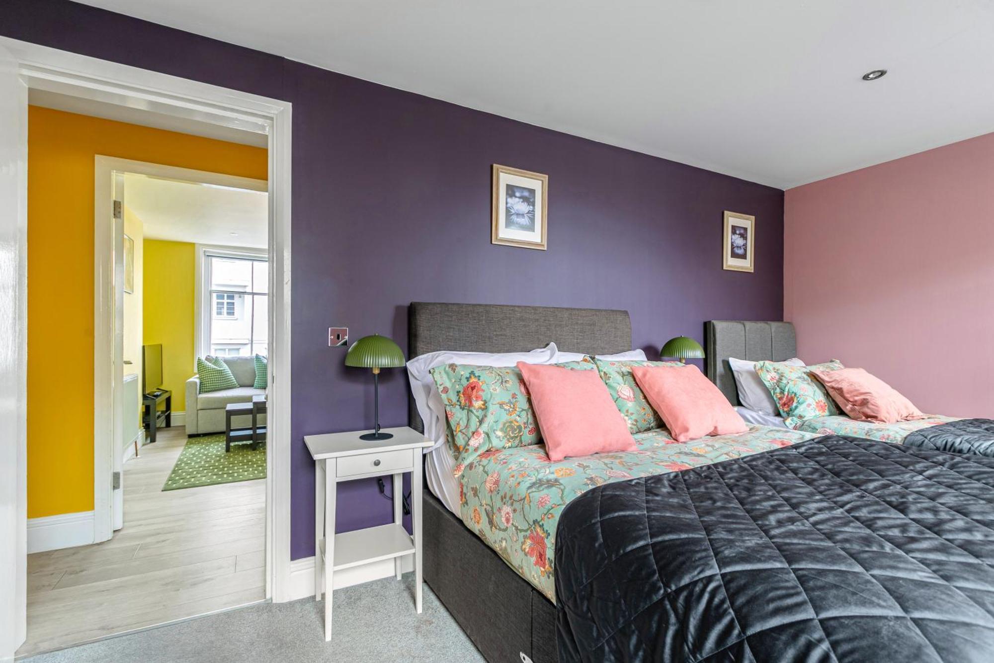 Central-few Steps From Beach Apartment Brighton
