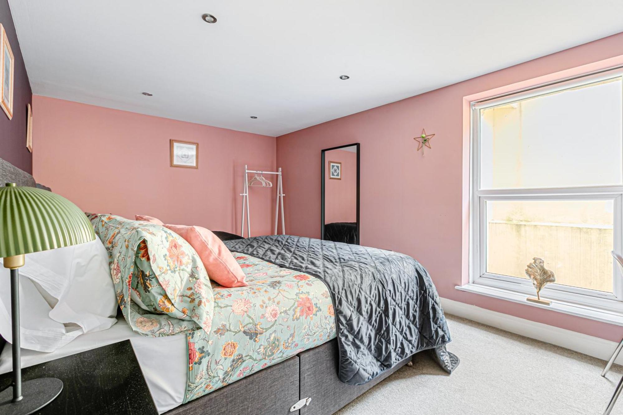 Central-few Steps From Beach * Brighton