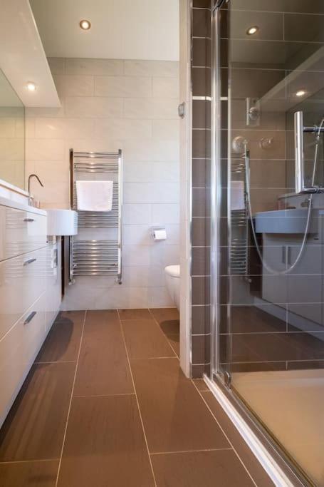 Stunning 5-bed 3-bath House Close To The Sea! Brighton