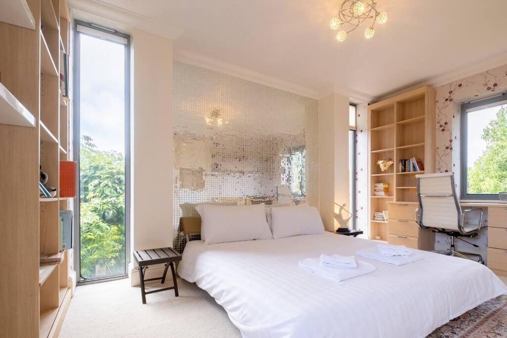 Holiday home Stunning 5-bed 3-bath House Close To The Sea!