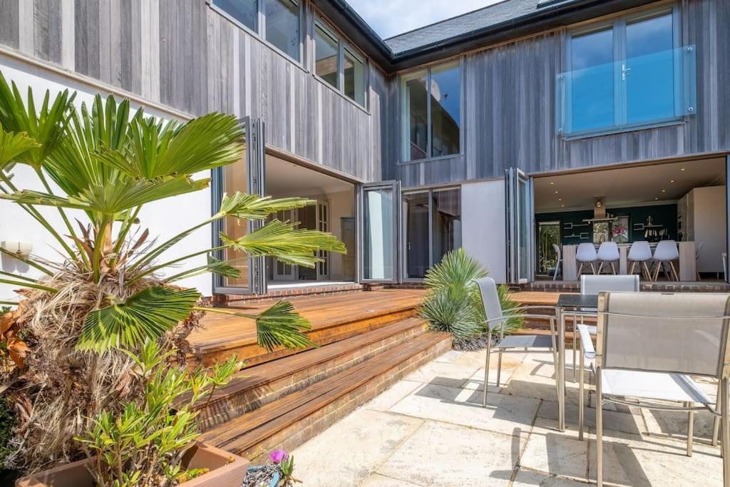 Stunning 5-bed 3-bath House Close To The Sea! Brighton