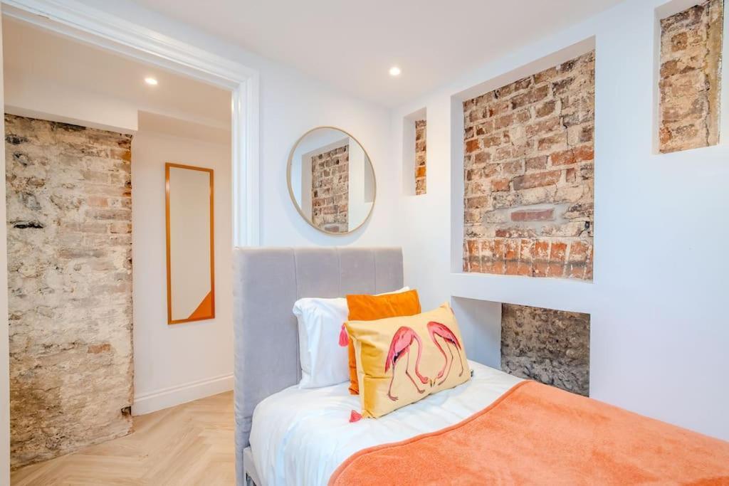 2 Bedroom 2 Bath I Next To I Sleep 6 Brighton