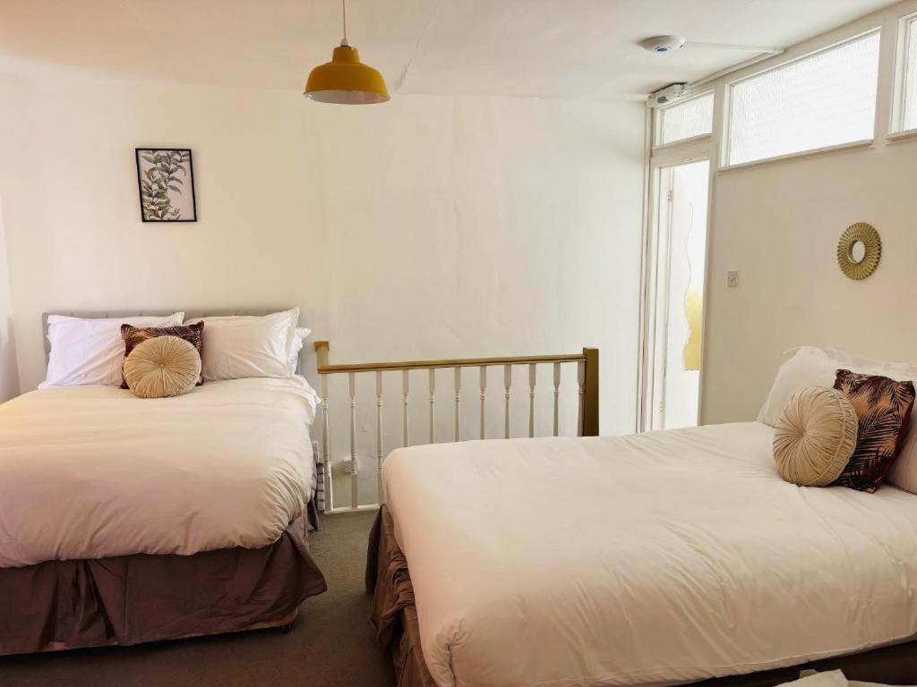 Seafront Party Houses For Hens, Stags & Groups Apartment